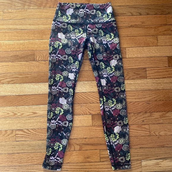 LULULEMON Floral Leggings EUC! size 4 - Picture 1 of 4